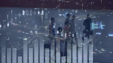 Çeşitli erkek basketbol oyuncuları üzerinde finansal veri işleme animasyonu. spor, bağlantılar ve dijital arayüz konsepti dijital olarak oluşturulmuş video.