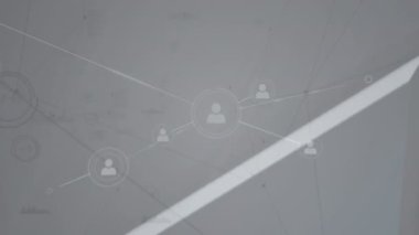 Beyaz arkaplan üzerindeki simgelerle bağlantı ağlarının canlandırılması. küresel bağlantılar, veri işleme ve dijital arayüz konsepti dijital olarak oluşturulmuş video.