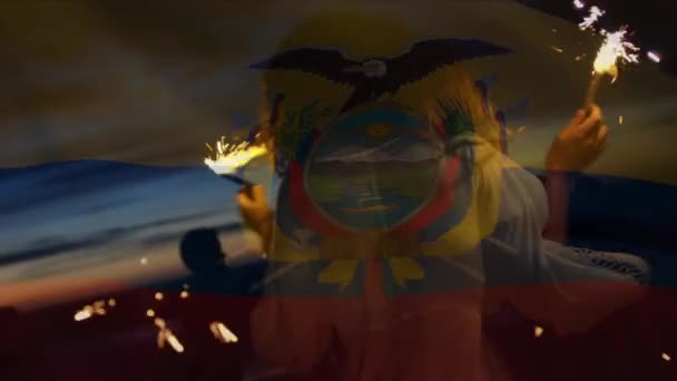 Animação Bandeira Columbia Sobre Mulher Dançando Com Sparklers Praia Verão — Vídeo de Stock