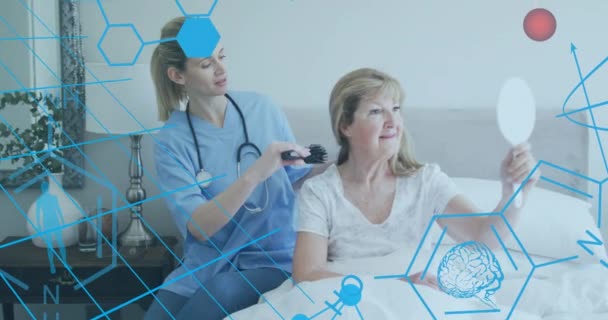 高齢者の白人女性と看護師の上に医療アイコンや分子のアニメーション 医療や医療サービスの概念はデジタルで生成され — ストック動画