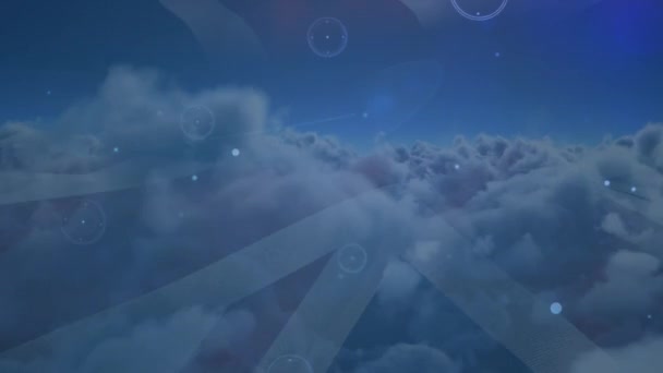 구름을 배경으로 왕국의 네트워크의 애니메이션 글로벌 데이터 디지털 인터페이스 디지털 — 비디오