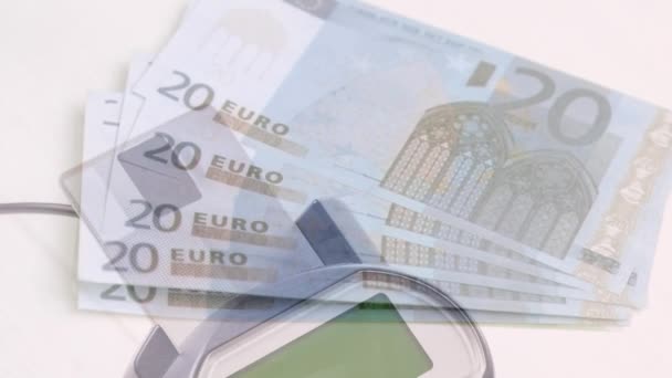 Κινούμενα Σχέδια Τραπεζογραμματίων Ευρώ Που Εμπίπτουν Στον Τερματικό Σταθμό Πληρωμών — Αρχείο Βίντεο