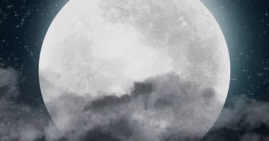 Arka planda dolunay olan ren geyikleri tarafından çekilen Noel Baba 'nın siyah bir silüeti.. 