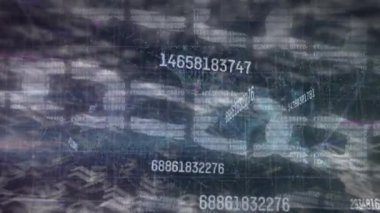 Bağlantı ağı üzerinden güvenlik kilidi ve zincirinin animasyonu. küresel güvenlik, finans, veri işleme ve dijital arayüz kavramı dijital olarak oluşturulmuş video.