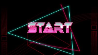 Siyah arkaplanda renkli geometrik şekiller üzerinde başlangıç metninin canlandırması. Video oyunu, eğlence ve dijital arayüz kavramı dijital olarak oluşturuldu.