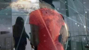 Ofisteki çeşitli iş adamları üzerinde dünya ve ağ bağlantılarının animasyonu. küresel iş, veri işleme ve dijital arayüz kavramı dijital olarak oluşturulmuş video.