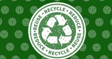 Yeşil arka planda yüzen geri dönüşüm sembollerinin animasyonu. çevre, sürdürülebilirlik, ekoloji, yenilenebilir enerji, küresel ısınma ve iklim değişikliği farkındalığı.