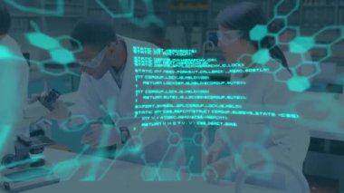 Laboratuvardaki bir grup bilim adamının bilimsel veri işleme animasyonu. küresel bilim, bağlantılar, veri işleme ve dijital arayüz kavramı dijital olarak oluşturulmuş video.