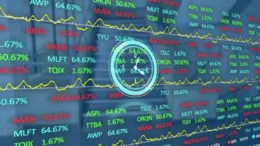 Ofisin arka planında hareket eden saat ve finansal veri işleme animasyonu. zaman, iş, finans, dijital arayüz ve teknoloji konsepti dijital olarak oluşturulmuş video.