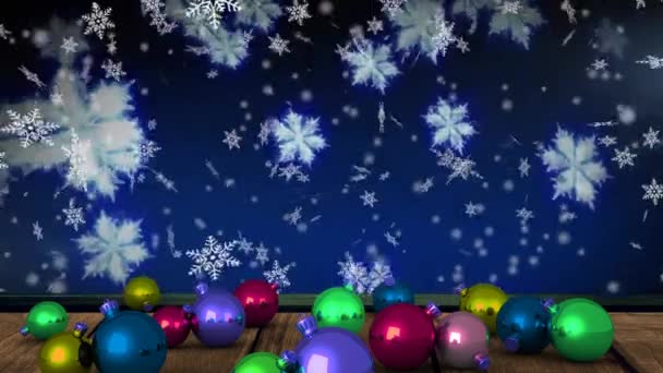 Анимация Снега Падающего Красочные Рождественские Безделушки Синем Фоне Рождество Традиции — стоковое видео