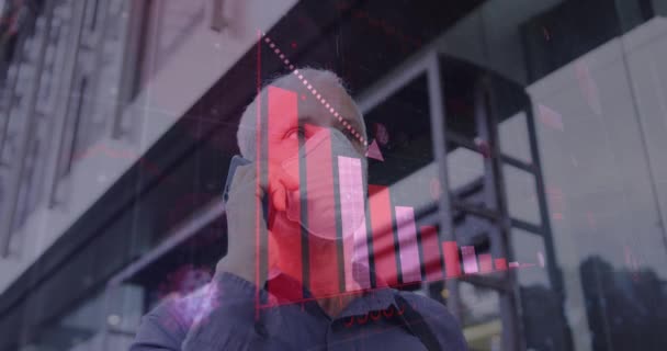 Animation Der Datenverarbeitung Über Einen Älteren Mann Mit Gesichtsmaske Global — Stockvideo