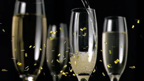在黑色背景的香槟酒杯上 金丝雀从杯上落下来的动画 新年前夕庆祝活动的概念数码制作的视频 — 图库视频影像