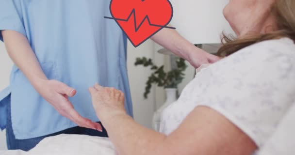 Animation Des Cœurs Avec Cardiographe Sur Médecin Patiente Caucasienne Concept — Video