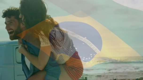 Animacja Machająca Flagą Brazylii Nad Parą Bawiącą Się Plaży Podróże — Wideo stockowe