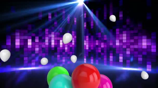 ディスコライトの上に浮かぶ風船のアニメーション 大晦日のパーティーやお祝いのコンセプトデジタルで生成されたビデオ — ストック動画
