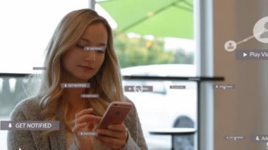 Akıllı telefon kullanan kadın üzerindeki simgelerle bağlantı ağının animasyonu. Sosyal medya ve iletişim konsepti dijital olarak oluşturulmuş video.