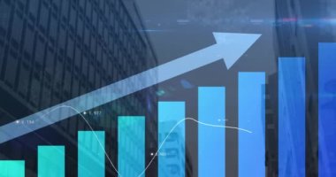 Şehir manzarası üzerinde istatistik işlenen mavi okun animasyonu. küresel iş, finans, veri işleme ve dijital arayüz kavramı dijital olarak oluşturulmuş video.