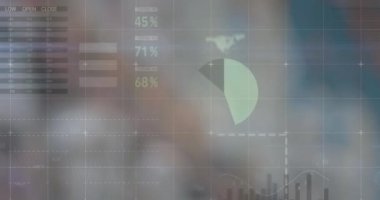 Şebeke üzerinde istatistik ve finansal veri işleme animasyonları. küresel iş, finans, veri işleme ve dijital arayüz kavramı dijital olarak oluşturulmuş video.