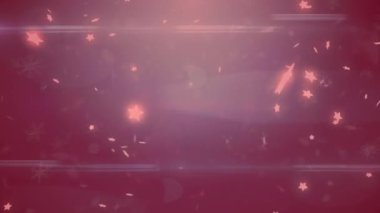 Parlayan yıldızlar ve kar taneleri kırmızı arka plandaki ışık noktalarına karşı. Noel şenliği ve kutlama konsepti