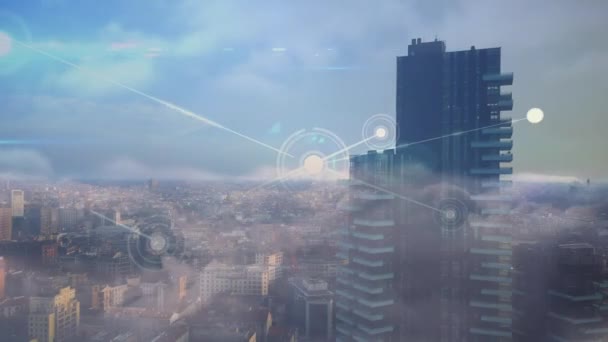 城市景观上连接网络的动画 全球业务 数据处理 连接和数字接口概念 — 图库视频影像