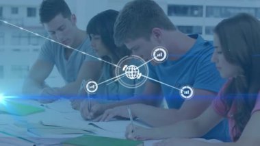 İş arkadaşları üzerinden simgelerle bağlantı ağının animasyonu. küresel bağlantılar, iş ve dijital arayüz kavramı dijital olarak oluşturulmuş video.