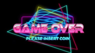 Oyunun animasyonu siyah arkaplandaki ışık izlerinin üzerindeki metin üzerinden. Video oyunu, eğlence ve dijital arayüz kavramı dijital olarak oluşturuldu.