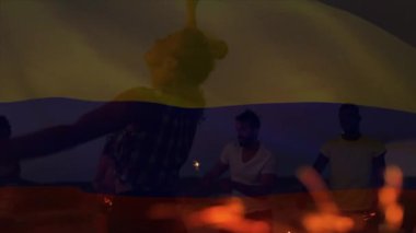 Sahilde eğlenen bir grup arkadaşın üzerine Kolombiya bayrağı sallamanın animasyonu. seyahat, tatiller, vatanseverlik ve dijital olarak üretilen video konsepti.