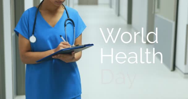 Animación Del Texto Del Día Mundial Salud Sobre Sonriente Doctora — Vídeos de Stock