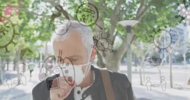 Animación Covid Células Sobre Hombre Mayor Con Máscara Facial Mundial — Vídeos de Stock