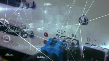 Bilgisayar sunucusu donanımı üzerinden bağlantı ağının ve çeşitli verilerin animasyonu. küresel ağlar, bağlantılar, veri işleme ve dijital arayüz kavramı dijital olarak oluşturulmuş video.