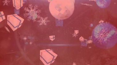 Kırmızı zemine düşen çoklu noel hediyeleri, takılar ve kar taneleri simgeleri. Noel şenliği ve kutlama konsepti