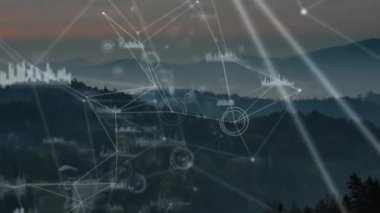 Manzara üzerinde bağlantı ağları ve veri işleme animasyonları. küresel iş, veri işleme, bağlantılar ve dijital arayüz konsepti dijital olarak oluşturulmuş video.