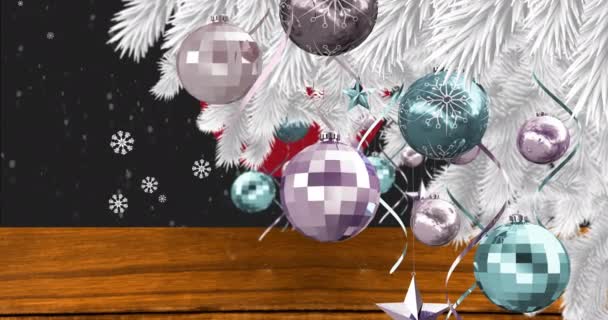 Animatie Van Kerstboom Met Decoraties Sneeuw Vallen Zwarte Achtergrond Kerstmis — Stockvideo