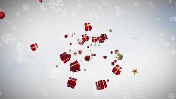 Schneeflocken Fallen Gegen Weihnachtsbonbons Christbaumkugeln Und Geschenksymbole Die Auf Grauem — Stockvideo