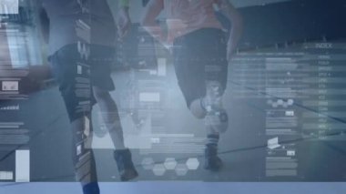 Çeşitli basketbol oyuncuları üzerinde veri işleme animasyonu. global spor, iş, veri işleme ve dijital arayüz konsepti dijital olarak oluşturulmuş video.