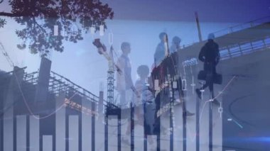 Spor salonundaki çeşitli erkek basketbol oyuncuları üzerinde finansal veri işleme animasyonu. spor, bağlantılar ve dijital arayüz konsepti dijital olarak oluşturulmuş video.