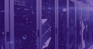 QR kodunun bilgisayar sunucularında taranması. küresel internet kimliği, veri işleme ve teknoloji konsepti dijital olarak oluşturulmuş video.