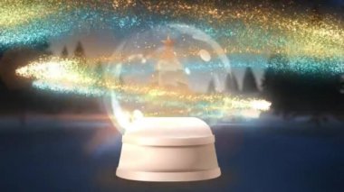 Kış manzarasında kar küresi etrafında dönen iki kayan yıldız. Noel şenliği ve kutlama konsepti