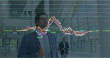 İş adamı üzerinden finansal veri işleme animasyonu. küresel iş, finans ve veri işleme kavramı dijital olarak oluşturulmuş video.