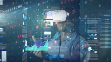 VR kulaklık takan adamın istatistik ve güvenlik simgelerinin animasyonu. küresel bağlantılar, dijital arayüz, güvenlik, ağ konsepti dijital olarak oluşturulmuş video.