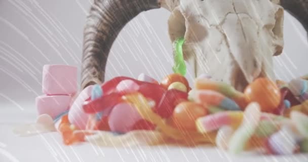 Sentieri Luce Caramelle Halloween Corna Capra Teschio Sullo Sfondo Bianco — Video Stock