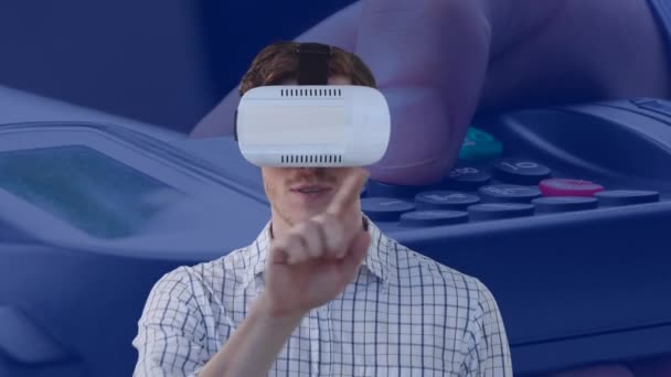 Animation Des Geschäftsmannes Der Ein Headset Trägt Das Den Virtuellen — Stockvideo