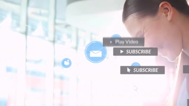 Animación Red Conexión Con Iconos Sobre Mujer Usando Smartphone Concepto — Vídeos de Stock