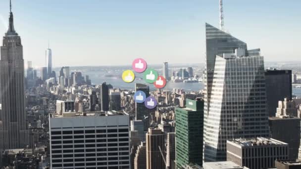 Анімація Великих Пальців Соціальних Мереж Над Міським Пейзажем Глобальні Єднання — стокове відео