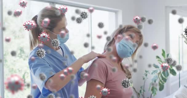 Animación Células Virus Covid Sobre Mujeres Mayores Caucásicas Enfermeras Con — Vídeo de stock