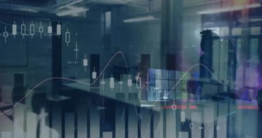 Modern ofiste dans eden çeşitli iş adamları üzerinde finansal veri işleme animasyonu. küresel iş, finans, bağlantılar ve dijital arayüz konsepti dijital olarak oluşturulmuş video.