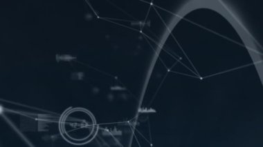 Bağlantı ağlarının animasyonu ve kara arkaplan üzerinden veri işleme. küresel bağlantılar, veri işleme ve dijital arayüz konsepti dijital olarak oluşturulmuş video.