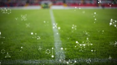 Stadyum üzerinde dönen moleküllerin animasyonu. küresel bilim, spor ve dijital arayüz kavramı dijital olarak oluşturulmuş video.