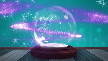 Mavi arka planda kar küresindeki mutlu noel mesajlarının animasyonu. Noel, kış, gelenek ve kutlama konsepti dijital olarak oluşturulmuş video.