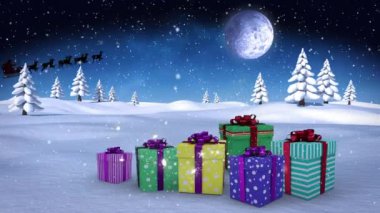 Gece gökyüzünde aya karşı kış manzarasında kar yağar. Noel şenliği ve kutlama konsepti